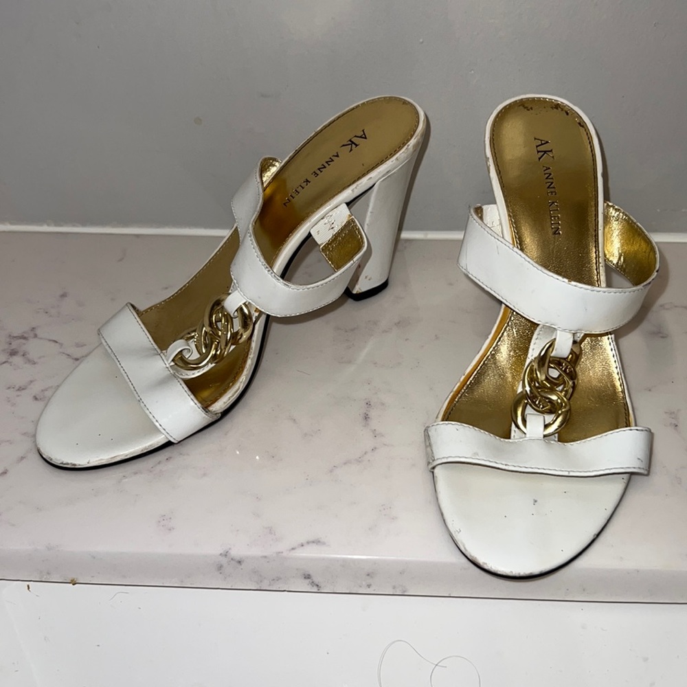 Anne Klein white leather block heels with gold chain